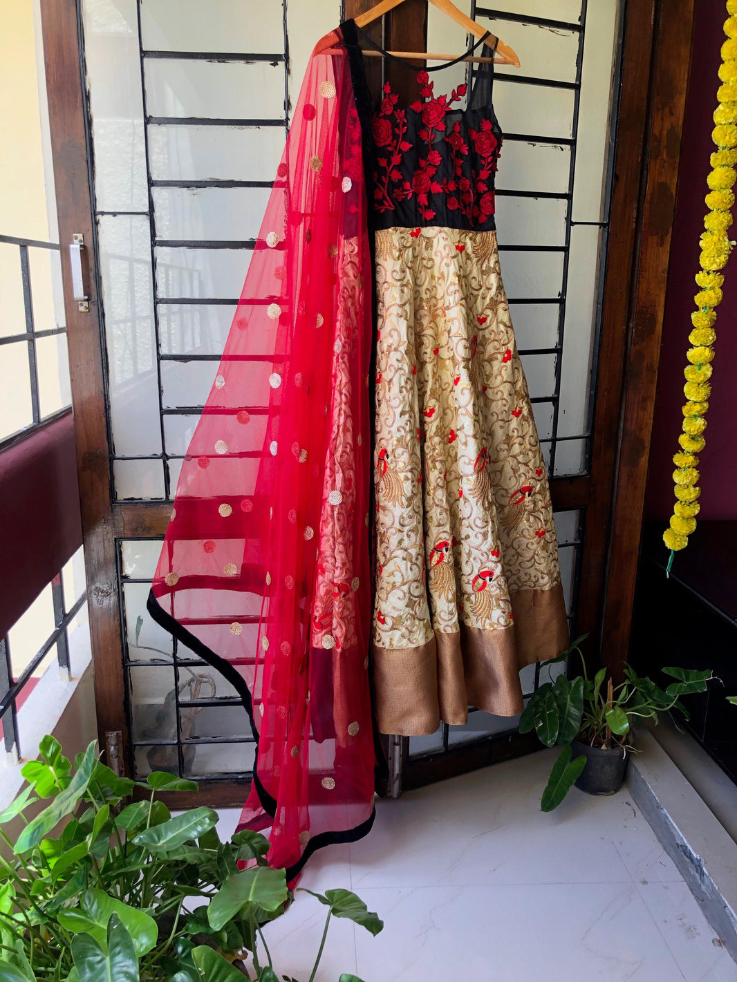 Threads Salwars, salwar kameez, Panjabi suit, salwar suit design, churidars