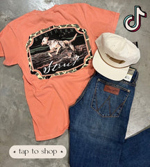 Camo badge southern strut short sleeve t-shirt with duck feather ivory rope hat outfit