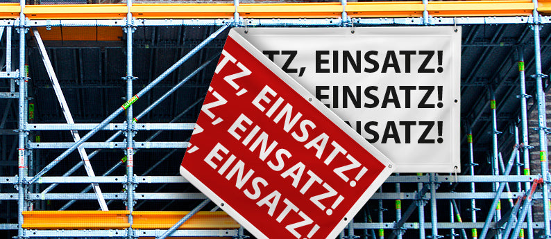 Beidseitig bedruckter Blockout-Banner auf einem Baugerüst