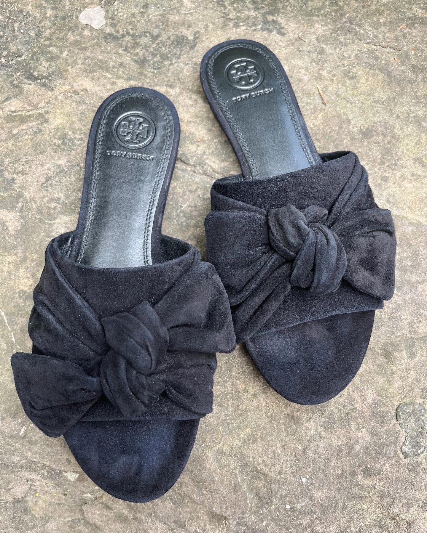 Tory Burch Suede Bow Sandals – Raks Thrift Avenue