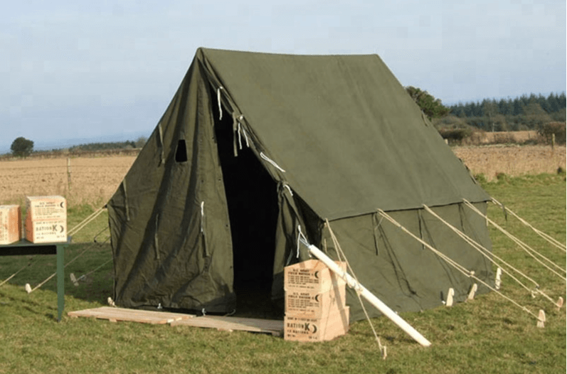 ️⃣ Military tents with wood stove