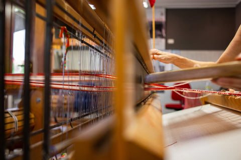 telaio tradizionale, tessitura a mano, metodo dei 4 licci