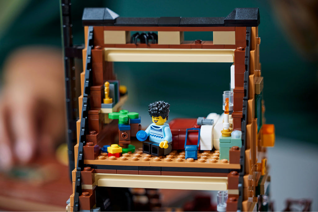 LEGO® Ideas Planinska kuća (21338)