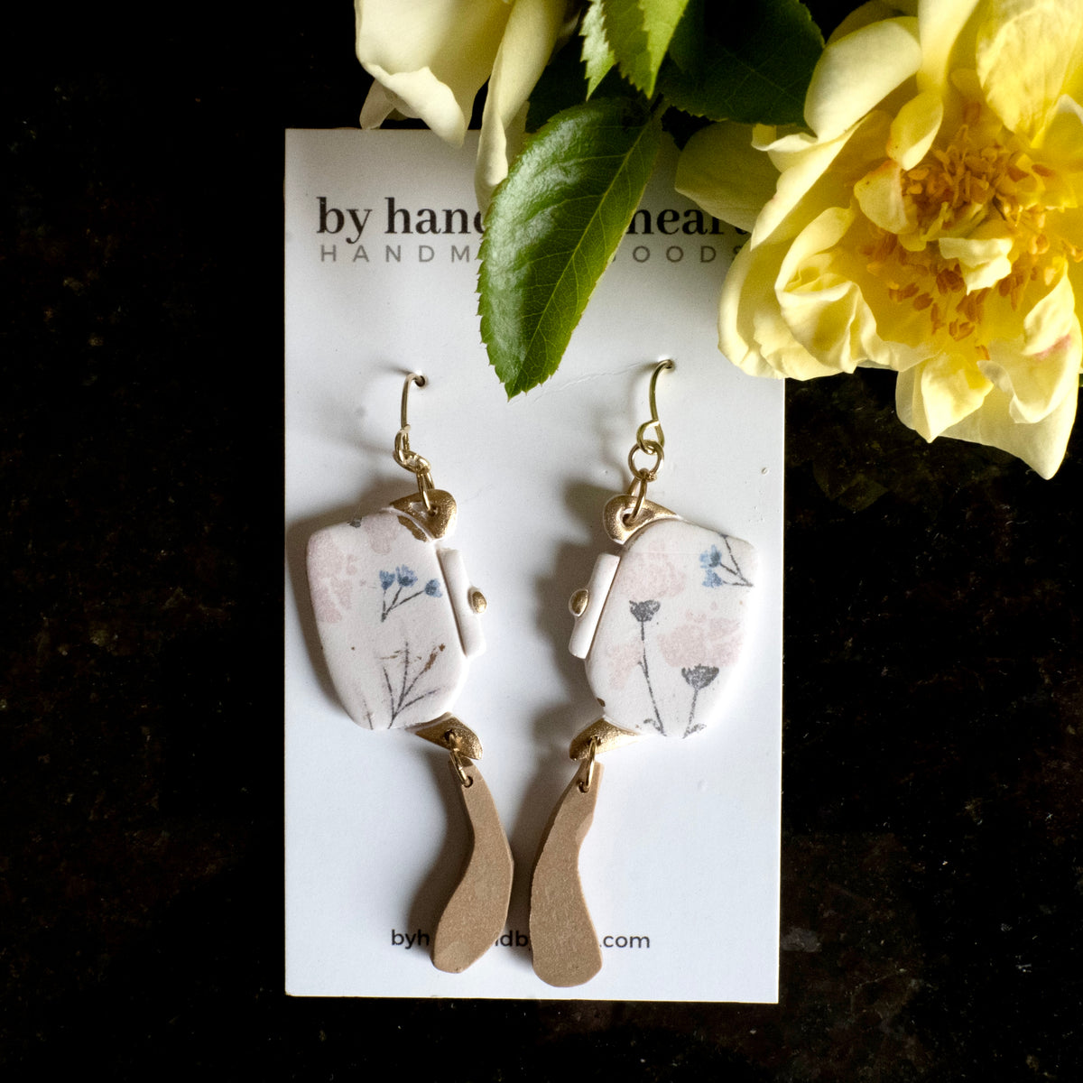 Trendy Mugs – Noelle Earrings