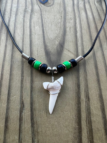 18 inches Wholesale Shark Tooth Necklaces with Brown Coconut Beads