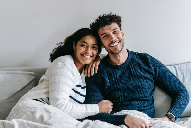 Couple happy with pe wipes