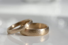 Yellow Gold Textured Wedding Band set — Aide-mémoire Jewelry
