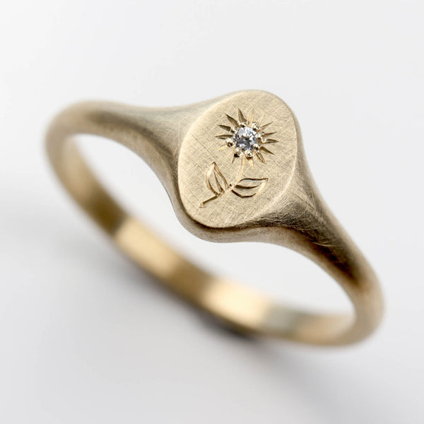 Daisy signet store ring