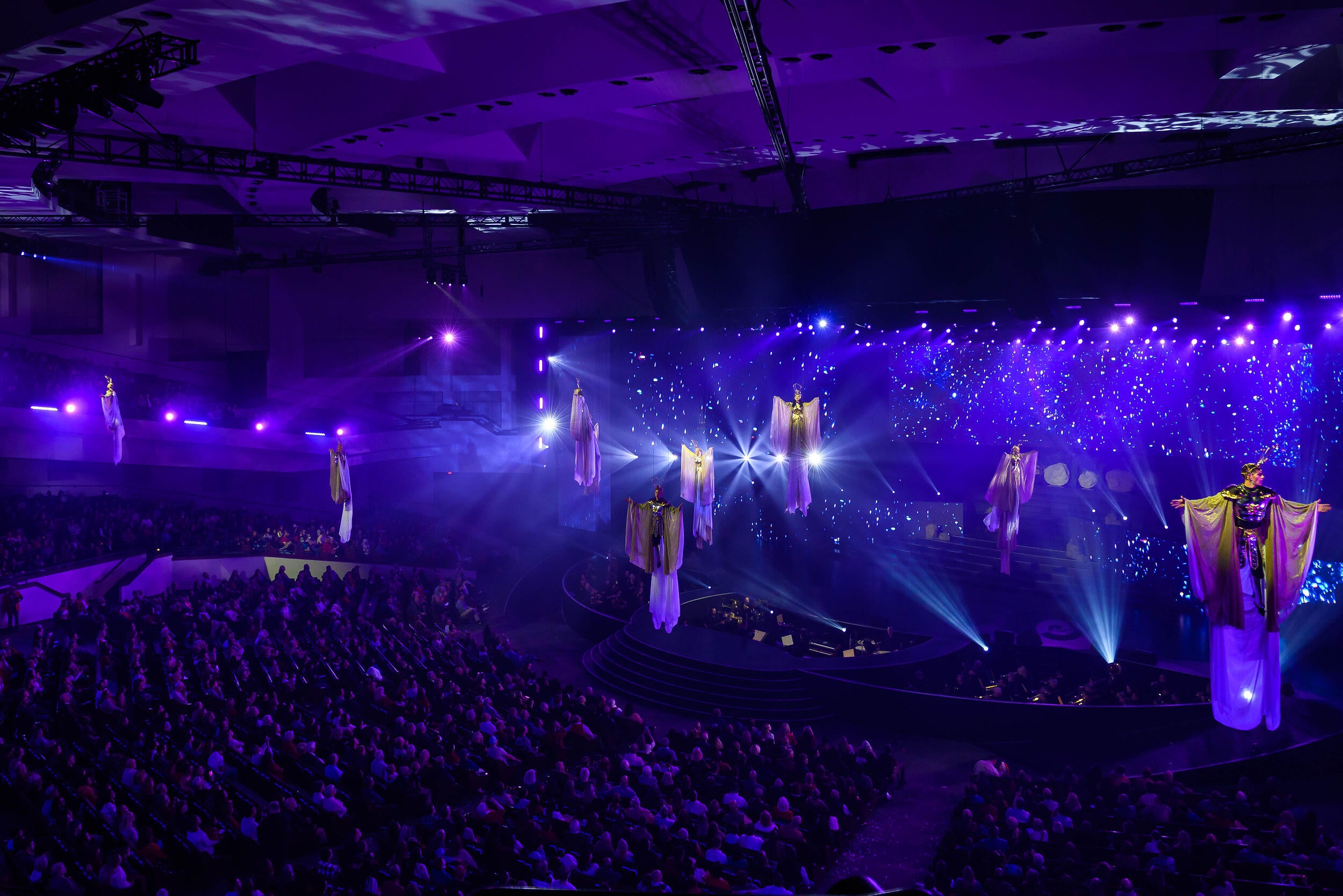 Angels fill the air during Prestonwood Baptist Church’s annual multimedia event The Gift of Christmas.RF Venue antenna, combiner and distribution solutions deliver flawless wireless microphone performance for the church’s massive productions.