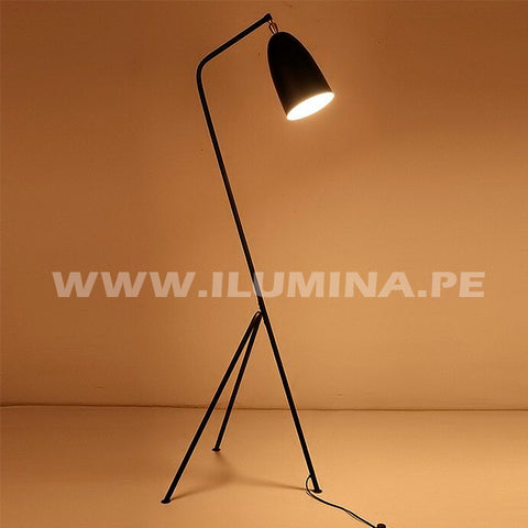 LÁMPARA DE PIE MINIMALISTA EN COLOR NEGRO PARA FOCO E27. LÁMPARA DE PIE CAEBZAL MOVIBLE COLOR NEGRO PARA SALA Y COMEDOR EN DEPARTAMENTOS PEQUEÑOS. LÁMPARA DE PIE TRIPODE DE METAL NEGRO PARA FOCO E27. VENTA DE LAMPARAS DE PIE BONITAS Y MODERNAS PARA DEPARTAMENTOS PEQUEÑOS Y GRANDES. LÁMPARAS DE PISO DE COLOR NEGRO