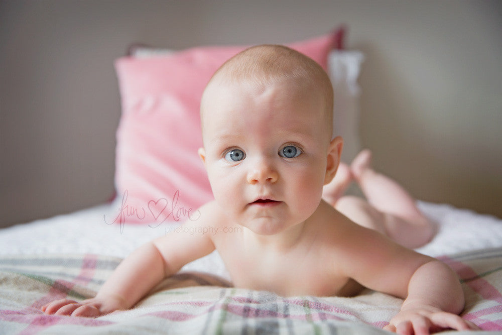 Top 6 Milestone Photographs to Capture your baby growing up