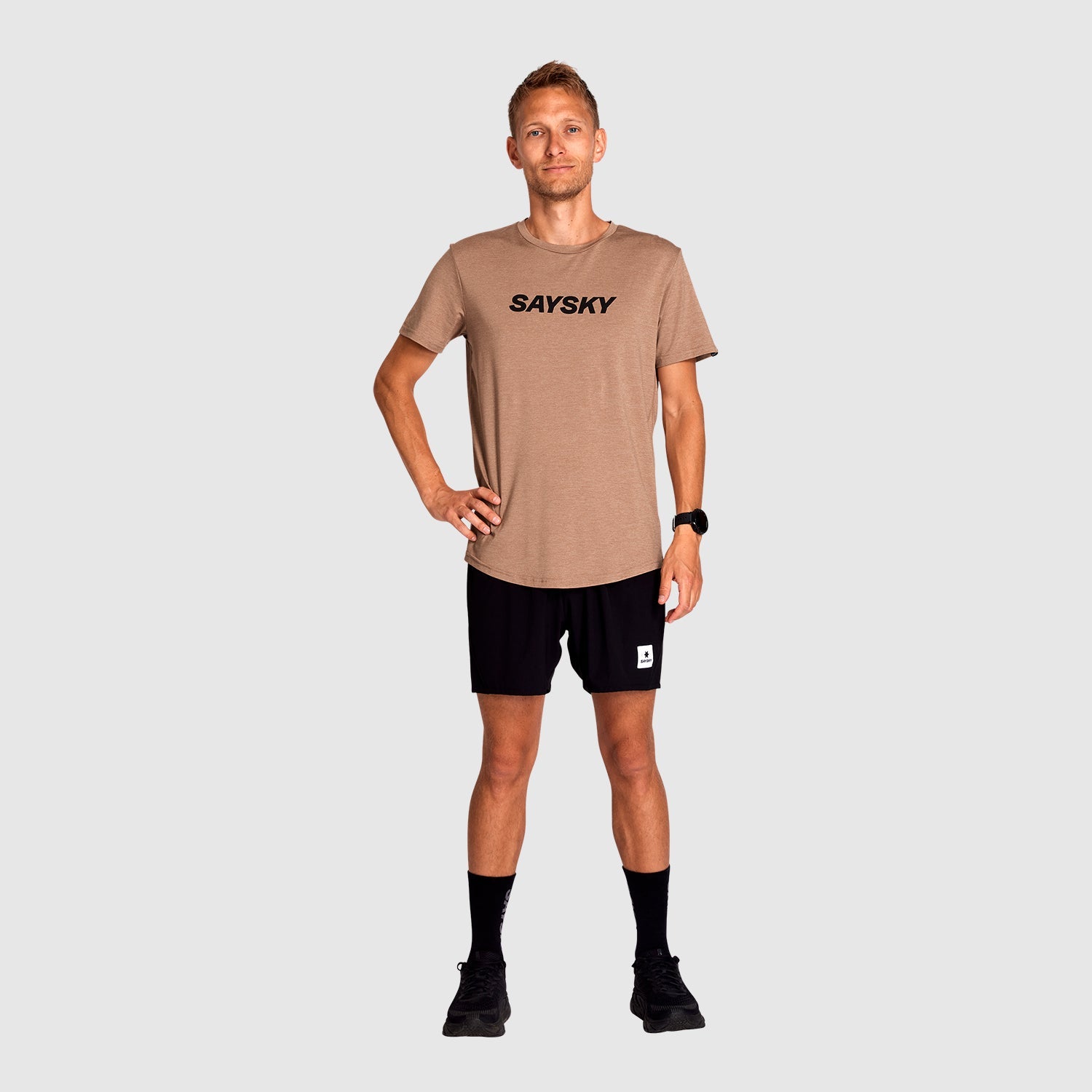 ランニングTシャツ KMRSS01c7002 Logo Pace T-shirt - Brown [メンズ]