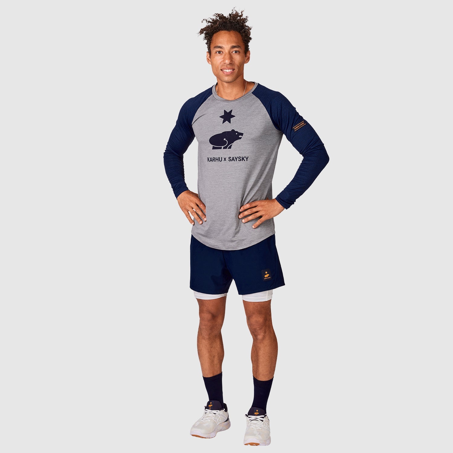 【オフィシャルWEB限定】ランニングショーツ ZMRSH10 2-in-1 Shorts Karhu X SAYSKY - Maritime Blue [ユニセックス]