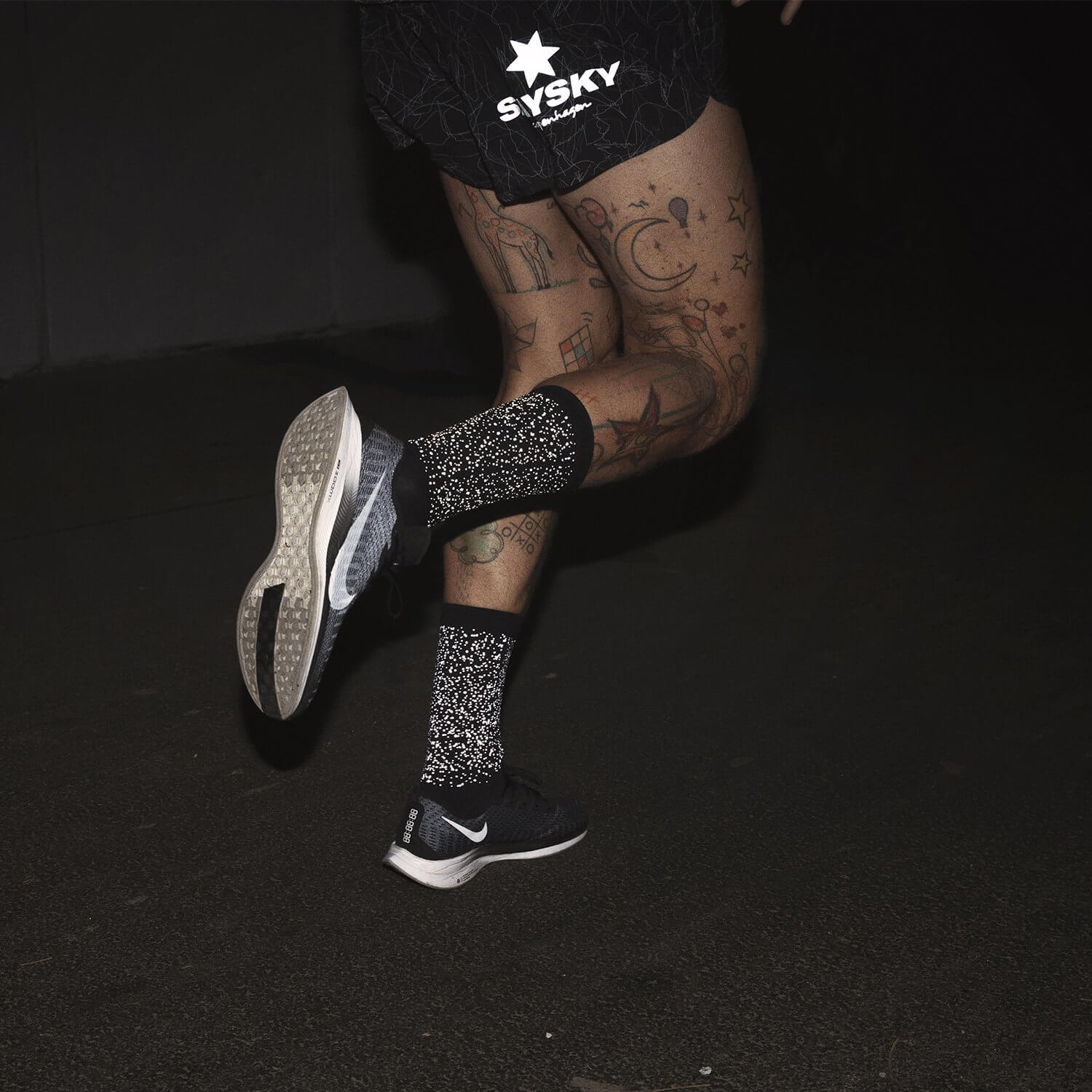 ランニングソックス DMASO2 Reflective Combat High Socks - Black Universe [ユニセックス]