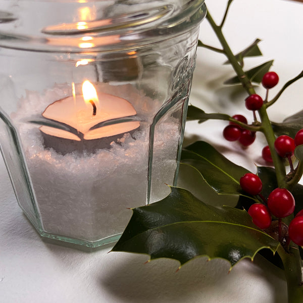 Tealight in jar with sea salt flakes and holly with berries