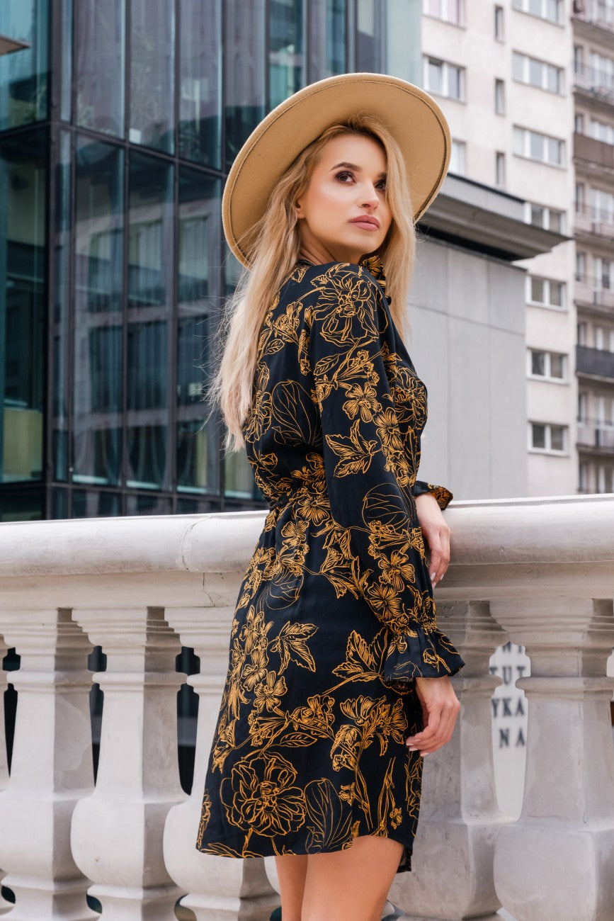 Czarna sukienka w złote kwiaty – modena-sklep