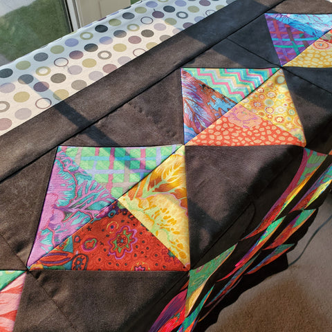 One edge of the quilt top showing the border