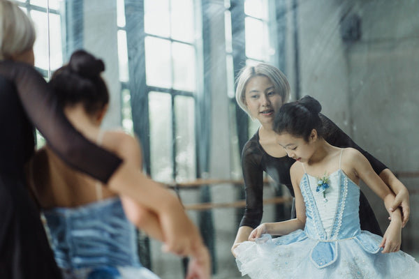 Photograph dance classes to earn some money as a photographer