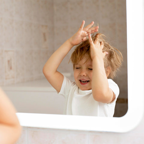 Haaren entknoten und entwirren bei Kinder und Babys bei langen und kurzen Haaren