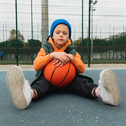 kinder-basketball-sport-alter-kindergarten-vorschule-bewegung-nouni