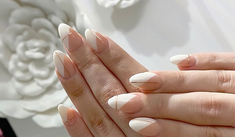 French Nails with asymmetrical tips