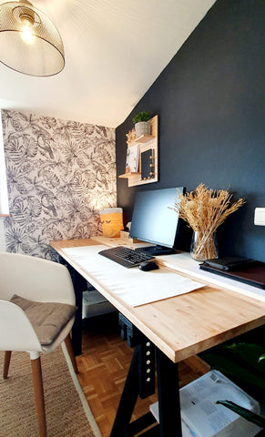 Coleene Deco – Schreibtisch im Heimbüro mit Stecktafel