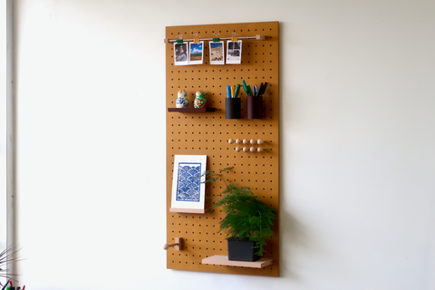 the wall shelf by Quark: made in Paris