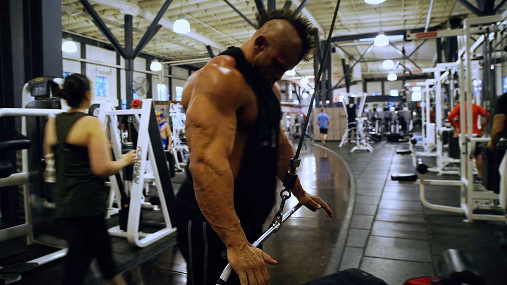 Back workout straight arm pulldowns 2