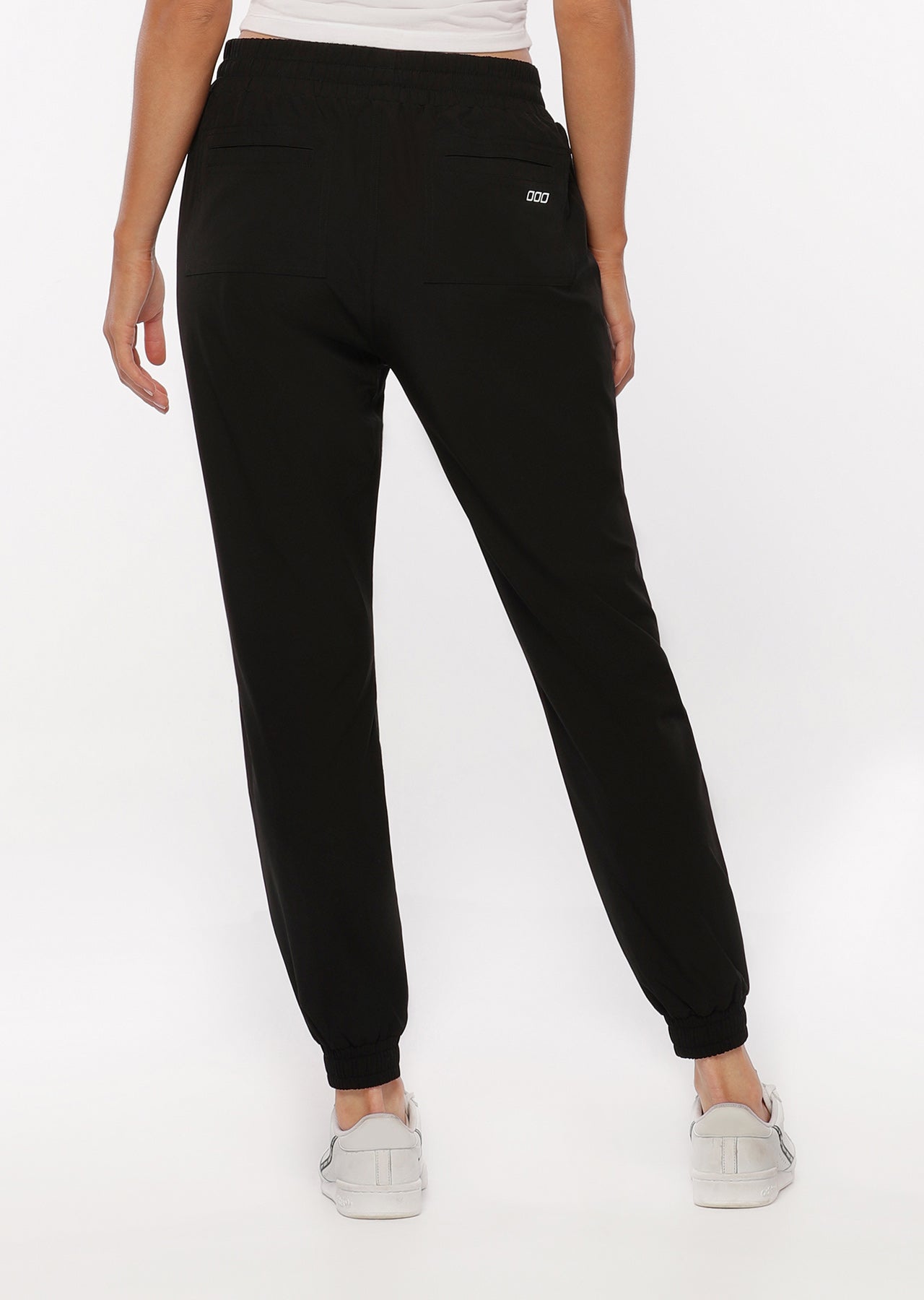 Lorna Jane Slim Fit Active Cuffed Bottoms in Black