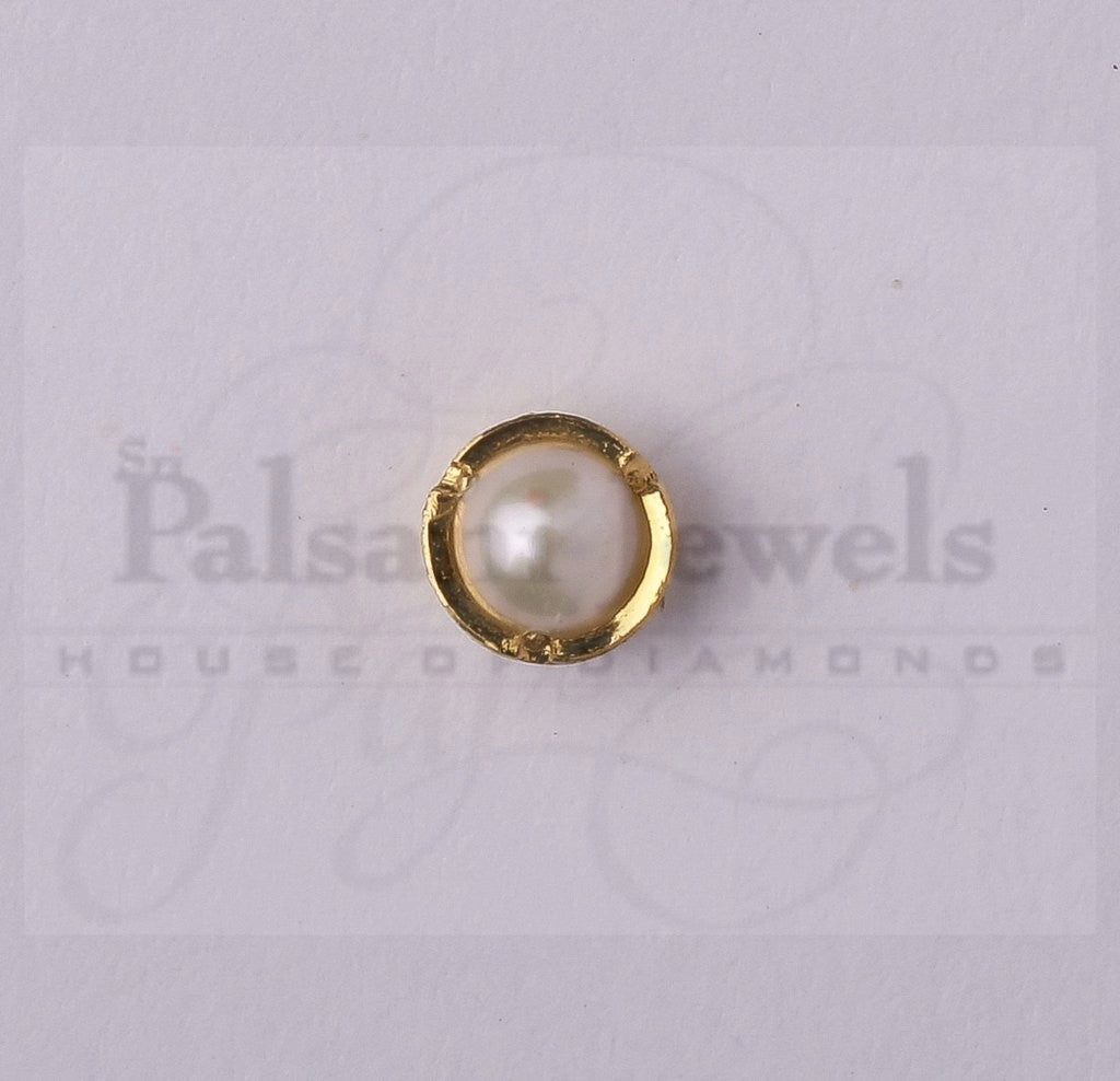 White Pearl Center Gold Nose Pin 