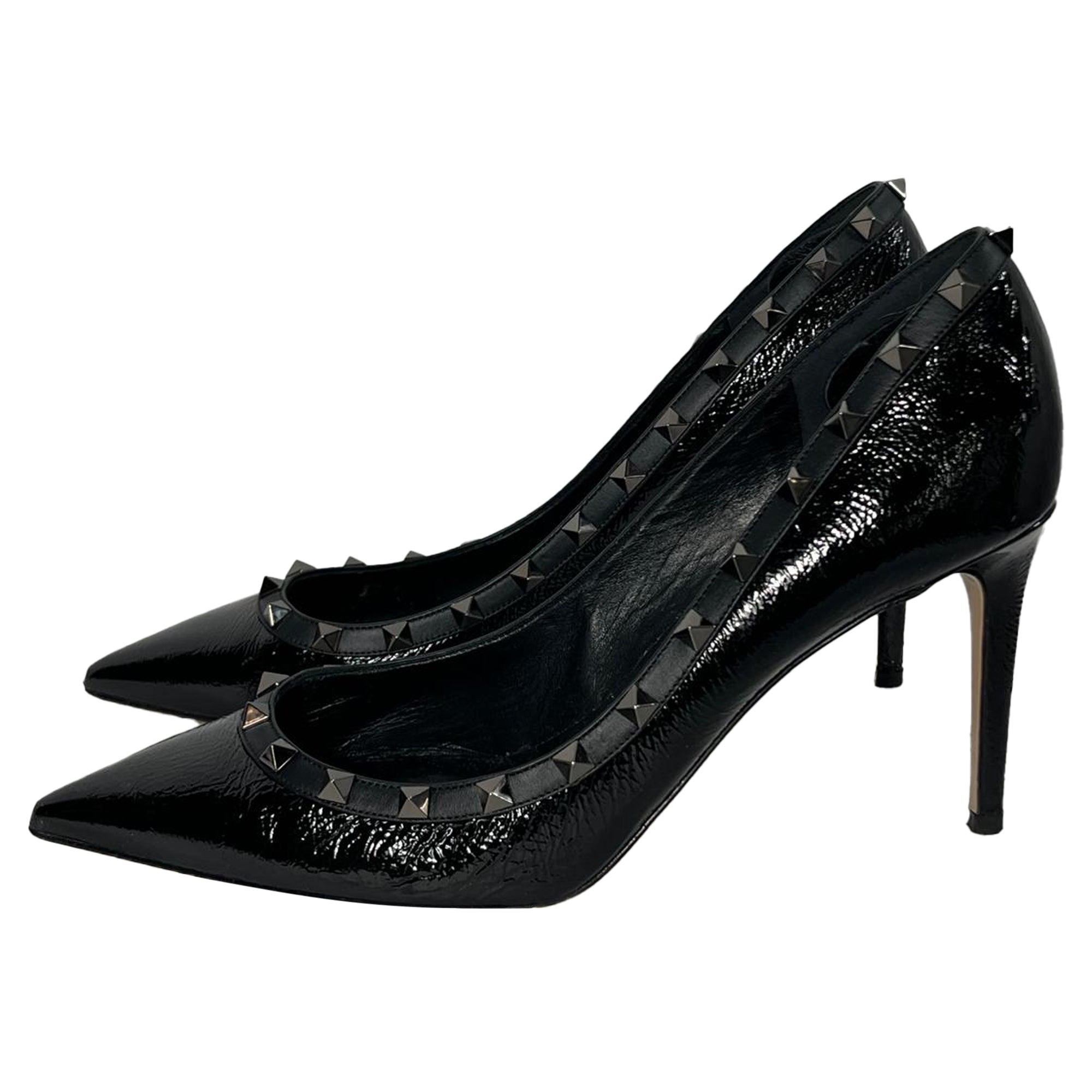 Valentino Garavani Rockstud Pointed Pumps in Black Leather