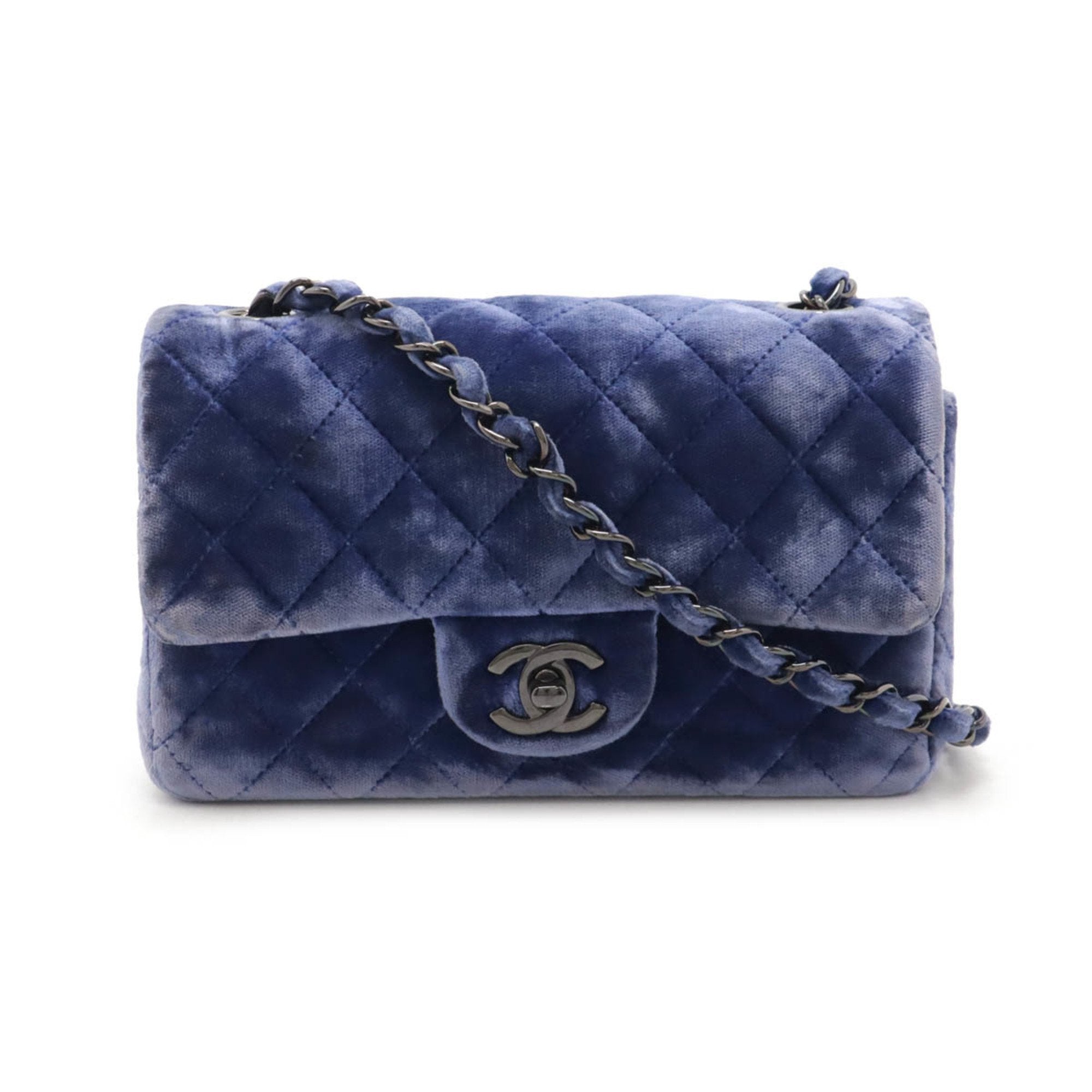 Chanel Matelasse Leather Pochette Shoulder Bag (Pre-Owned)
