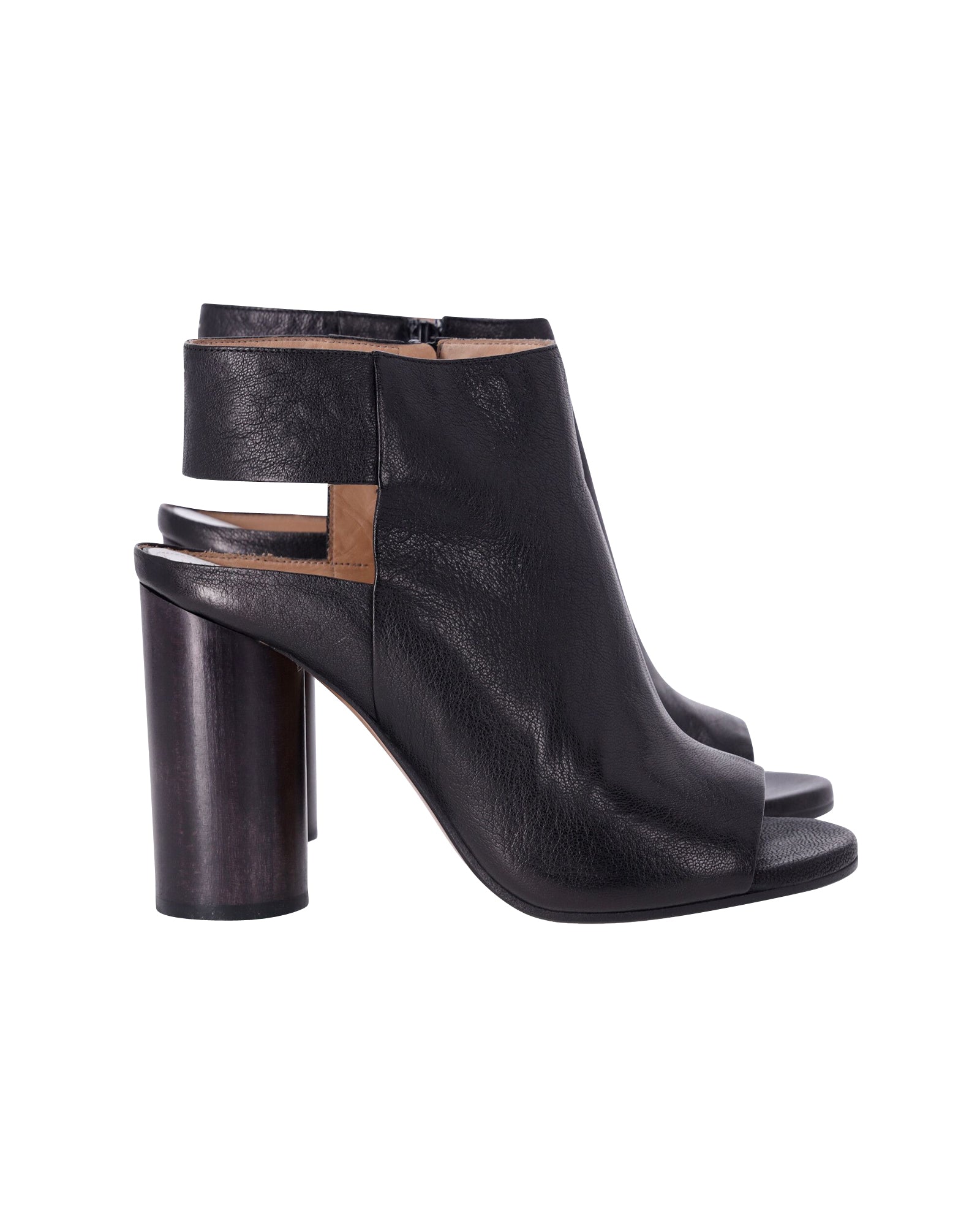 image of Maison Margiela Cut-out Leather Ankle Boots In Black Leather