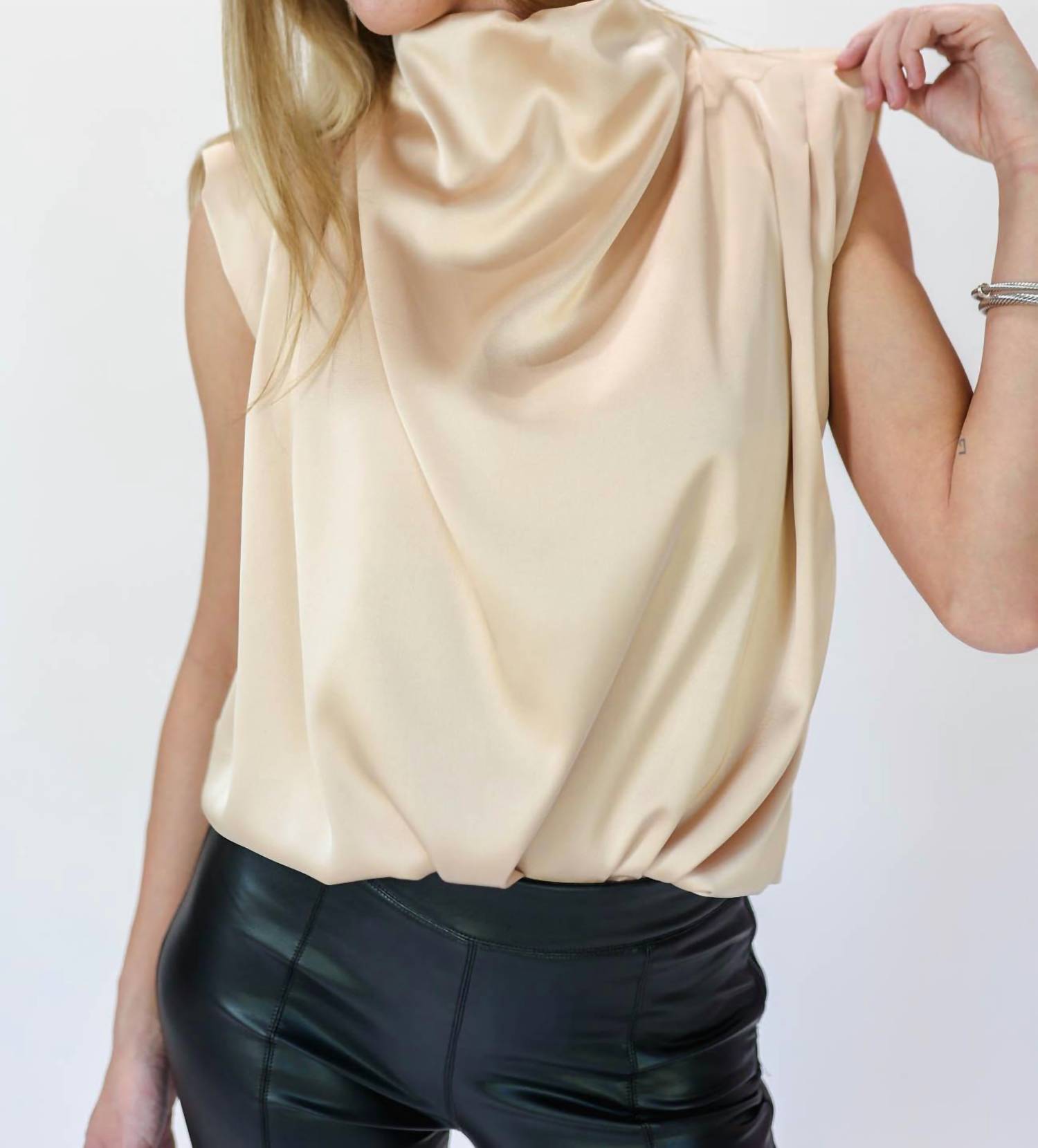 Entro All The Glamour Tank Top In Champagne In White