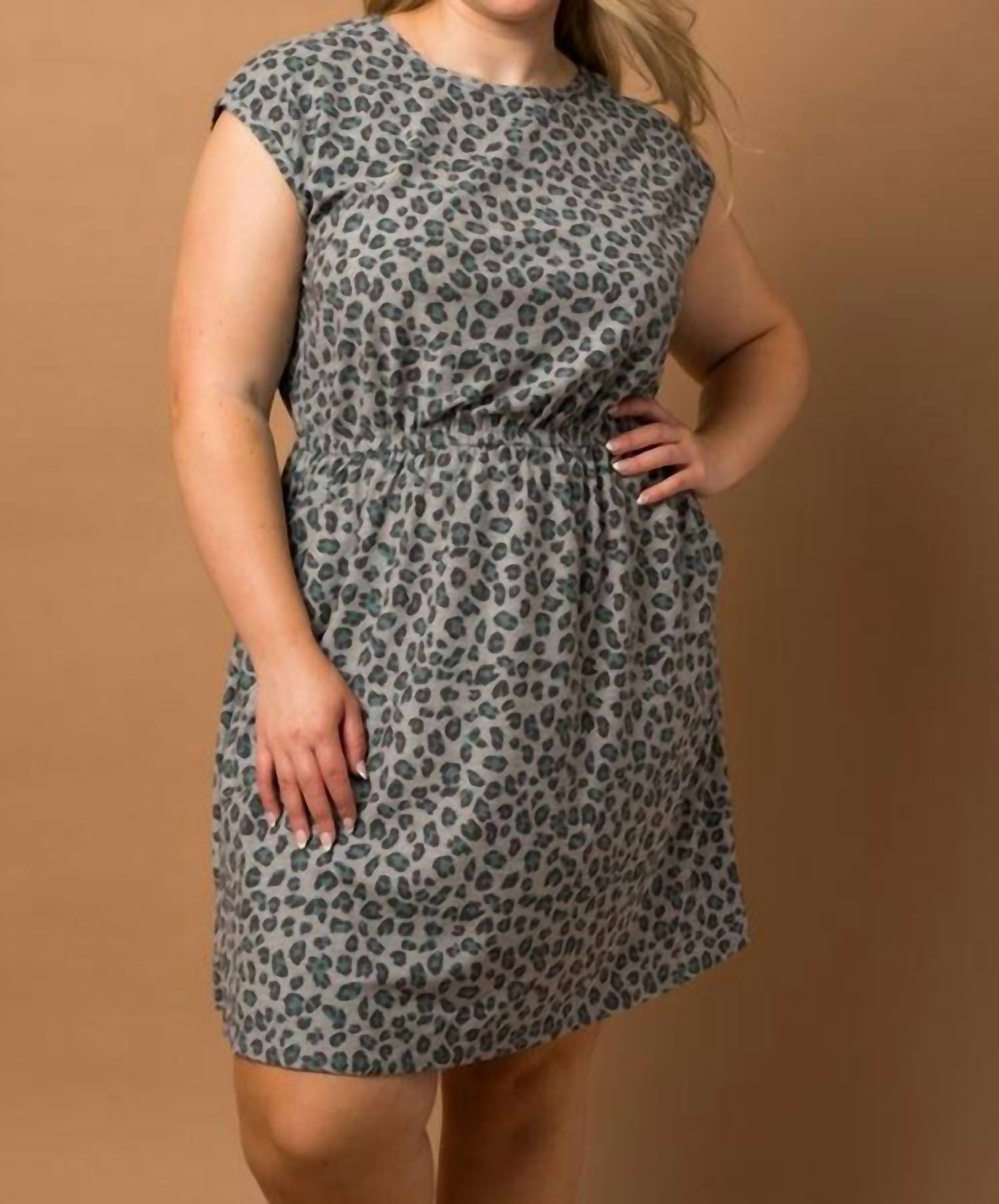 Shop Gilli Jade Cheeta Dress In Grey And Jade Print