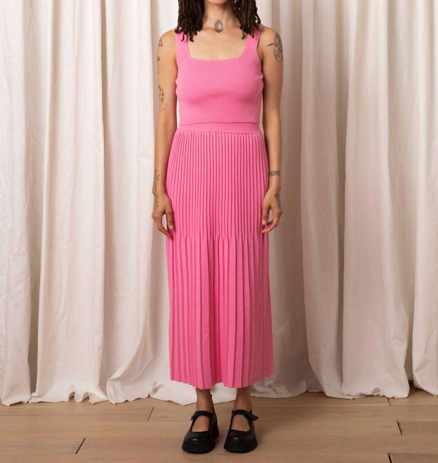 Ali Golden Knit Pleated Skirt In Bubblegum In Pink
