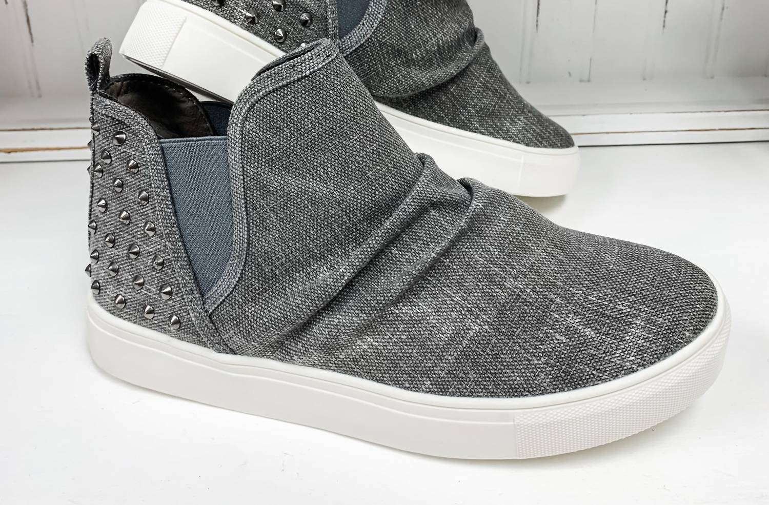 Very G Zoey Women's Slip On Shoes In Grey In Grey
