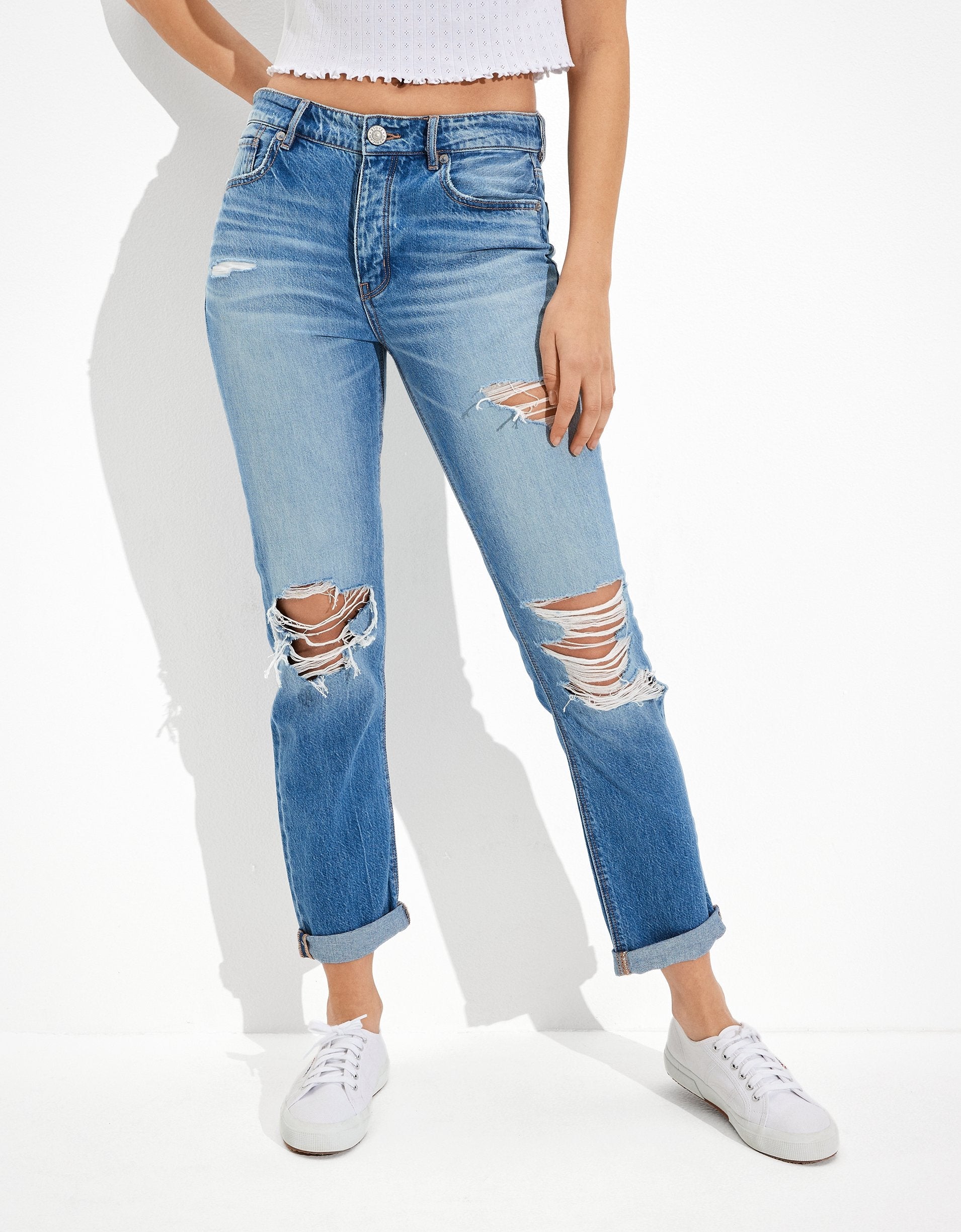 American Eagle Outfitters Ae Ripped Low-rise Tomgirl Jean In Blue