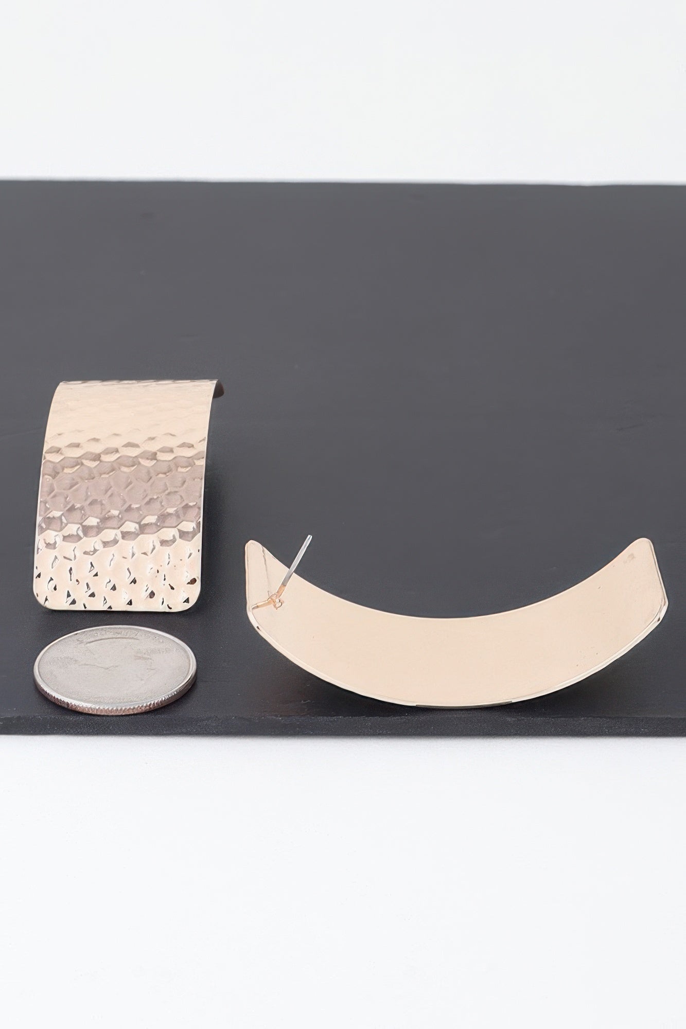 FASHNZFAB Women's Indented Curved Plate Earrings