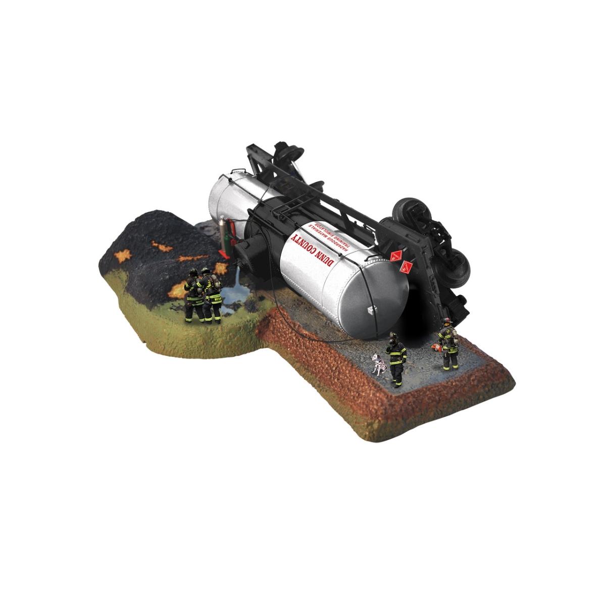 Lionel O Firefighter Tank Car Accident Training With Firefighter Figures