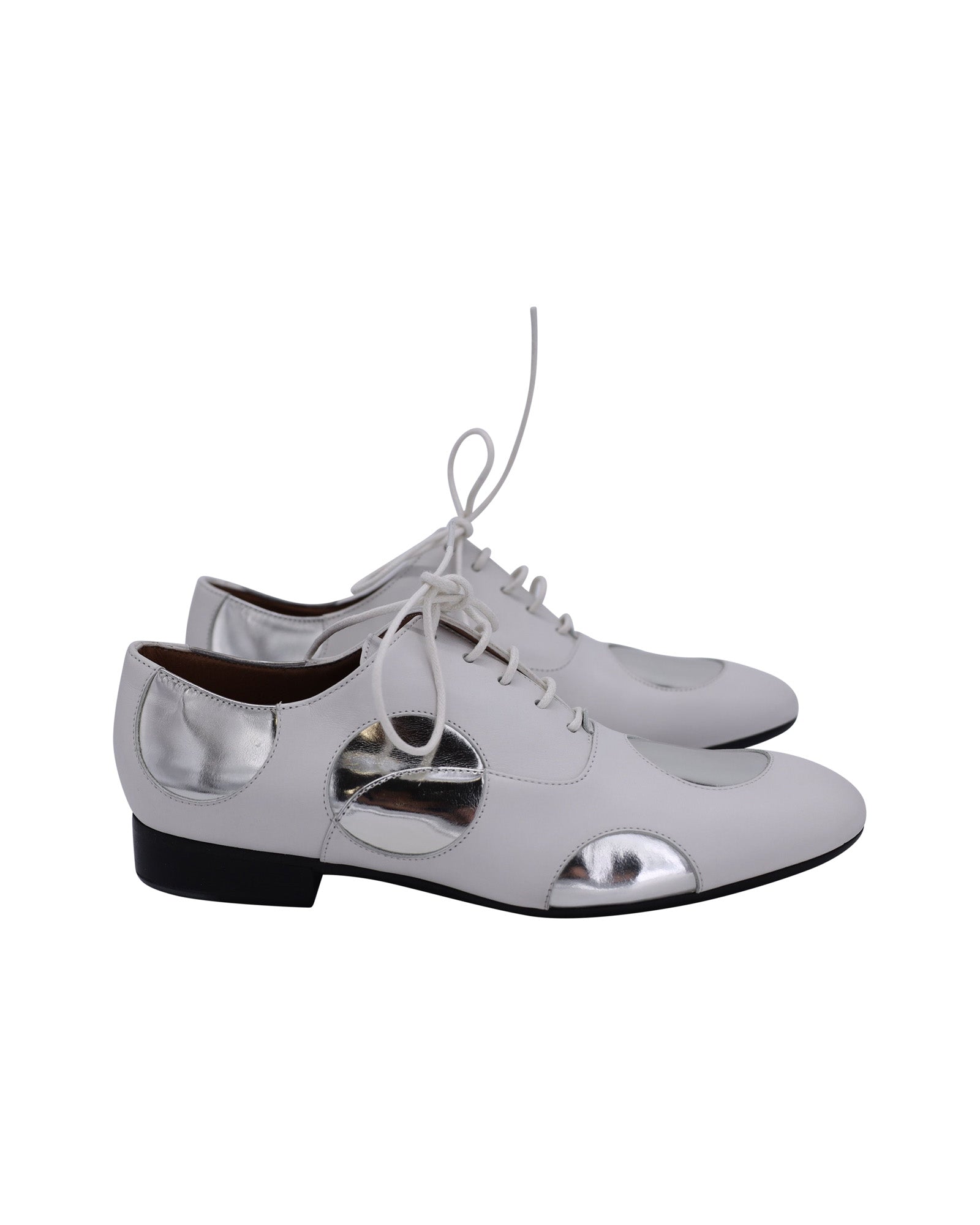 Shop Marni Polka Dot Lace Up Oxfords In White And Silver Leather