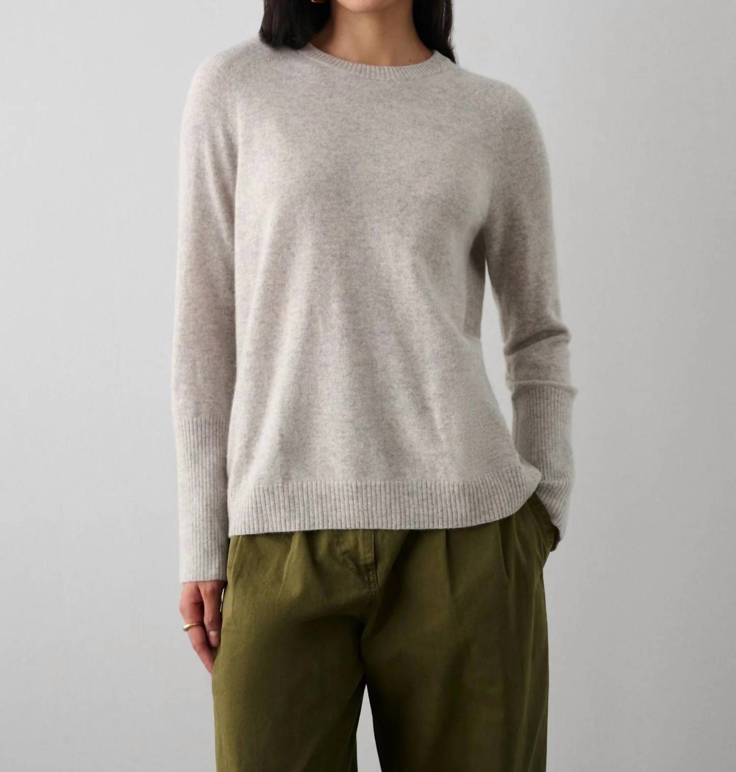 WHITE + WARREN CASHMERE HIGH RIB CUFF CREWNECK SWEATER IN MISTY GREY HEATHER