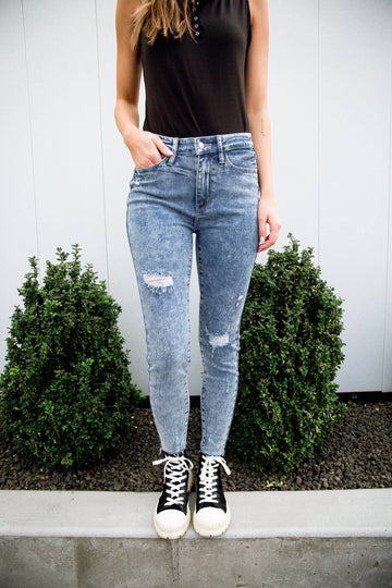 Judy Blue destroyed hem skinny jean in acid wash