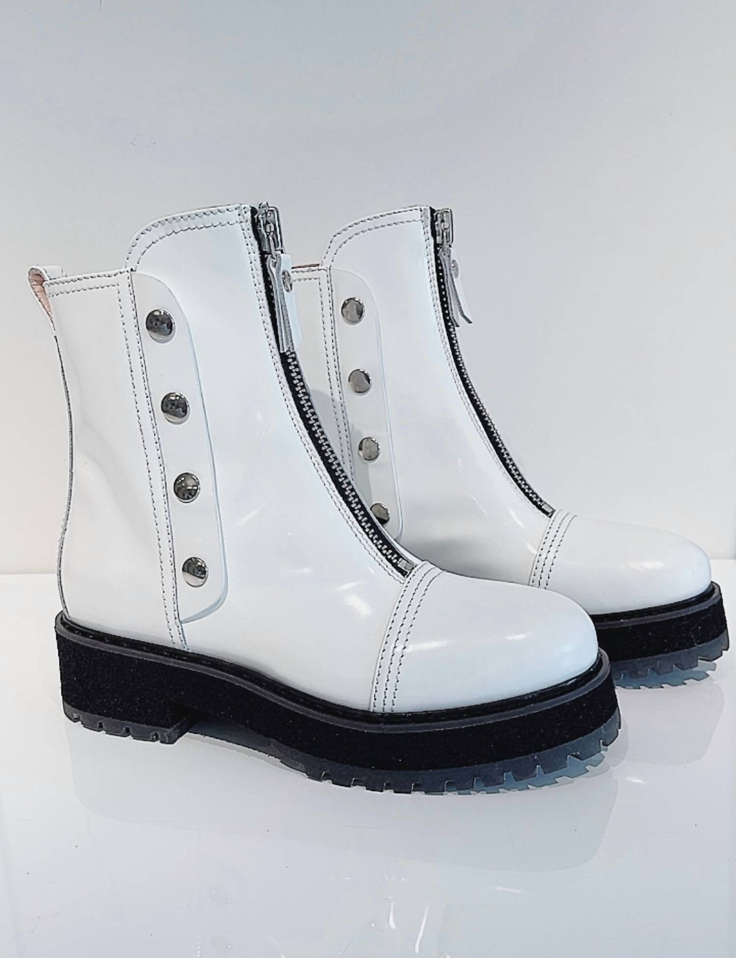 Agl Attilio Giusti Leombruni Simonetta Zip Boot In White/black