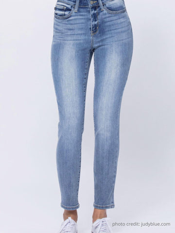 Judy Blue hi rise relaxed fit jeans in light bleach wash