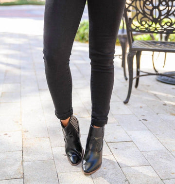 Judy Blue stepping out high rise classic skinny jean in black