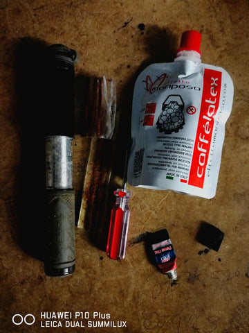 Tubeless tyre repair kit