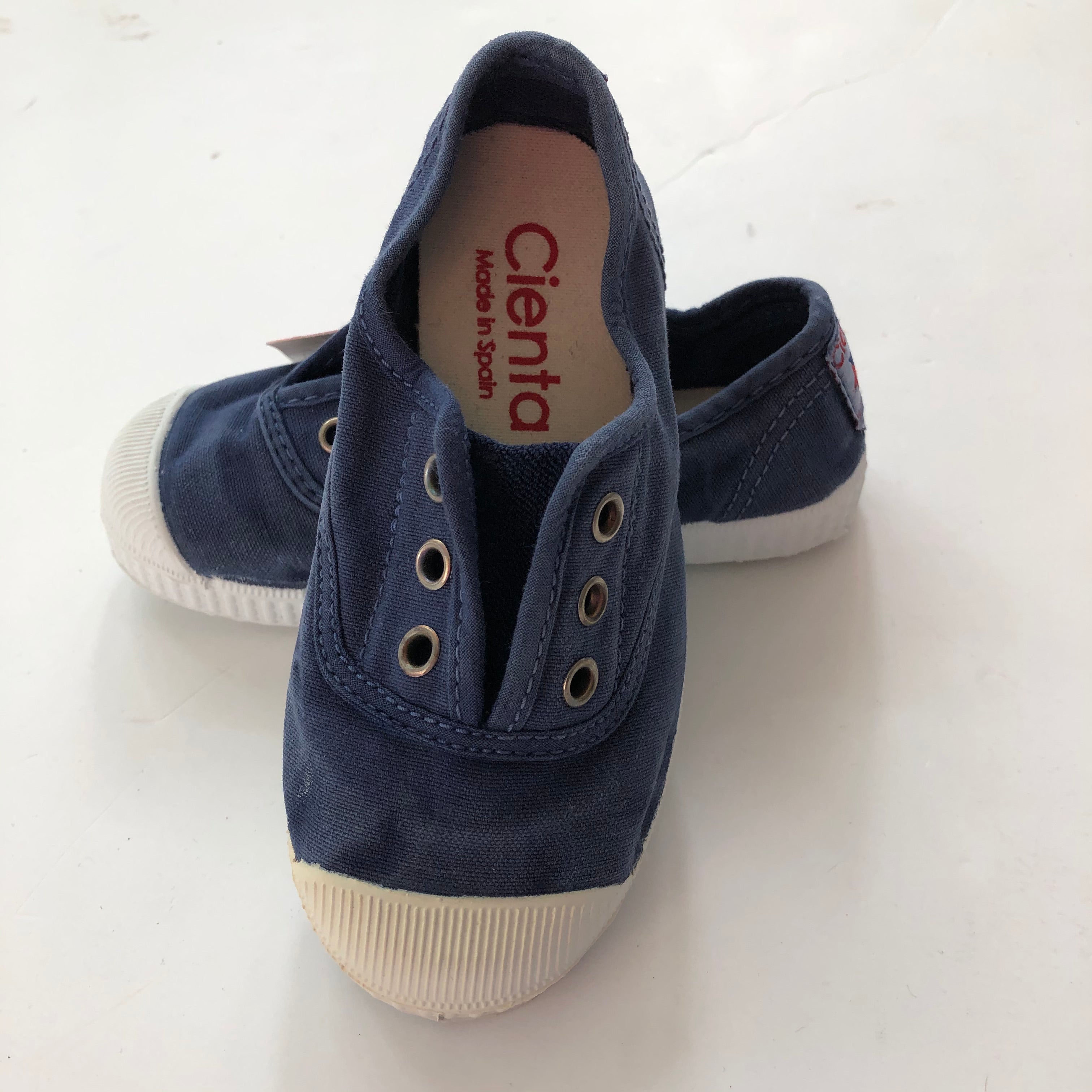 cienta laceless sneakers