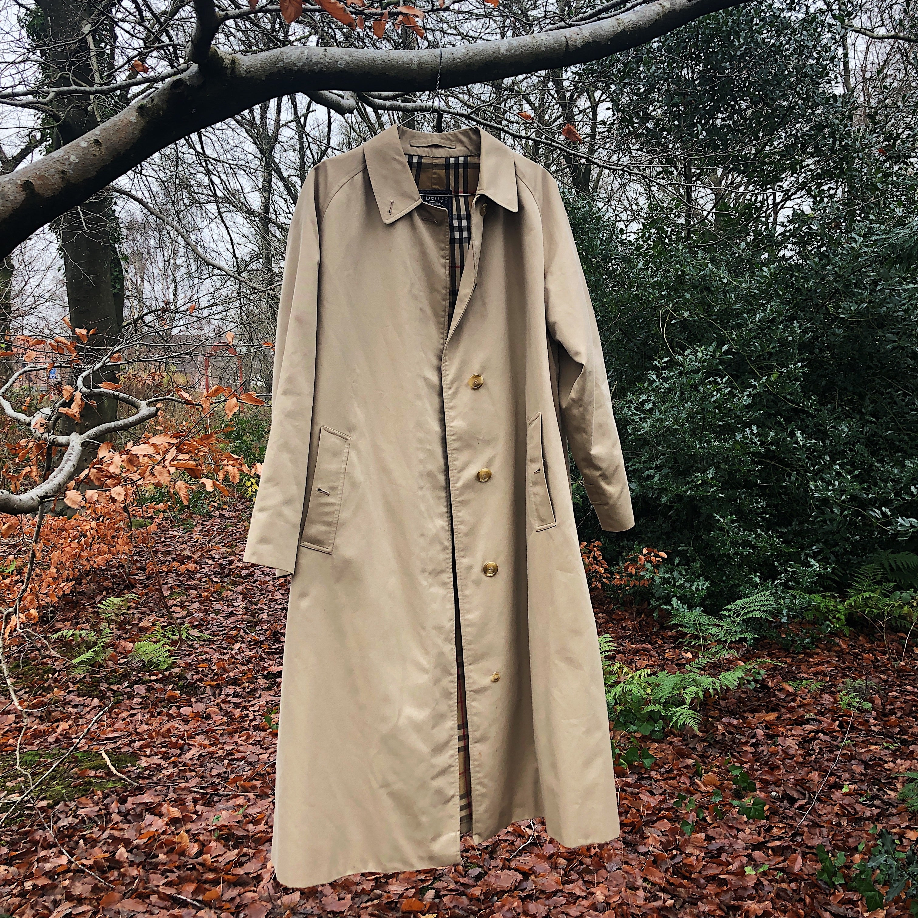 Whitney telegram generation Vintage Burberrys trenchcoat // Luksusgenbrug online. Shop unikke fund –  The Sustainable Wardrobe