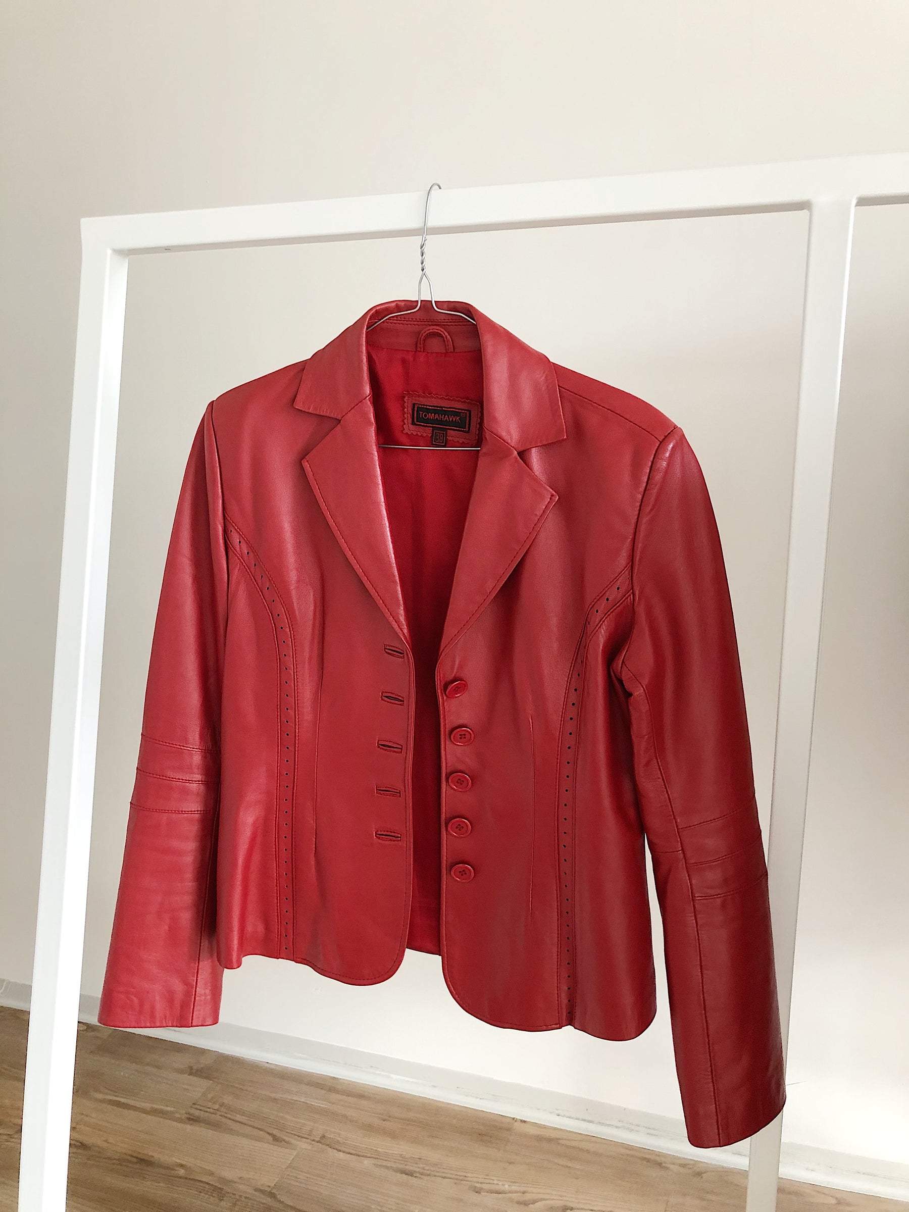 Rød læderjakke // & vintage tøj til kvinder -